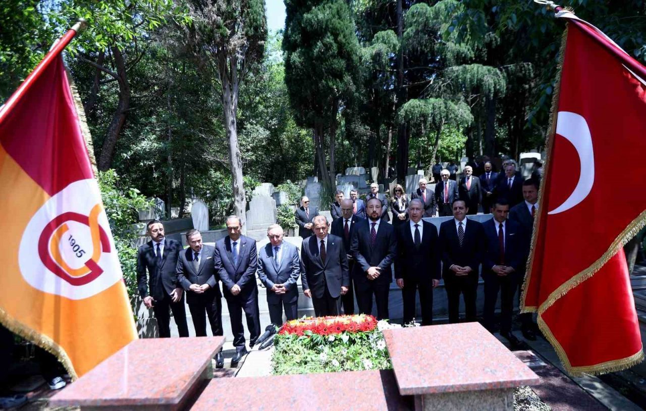 Dursun Özbek, Ali Sami Yen ve Süleyman Seba’nın kabrini ziyaret etti