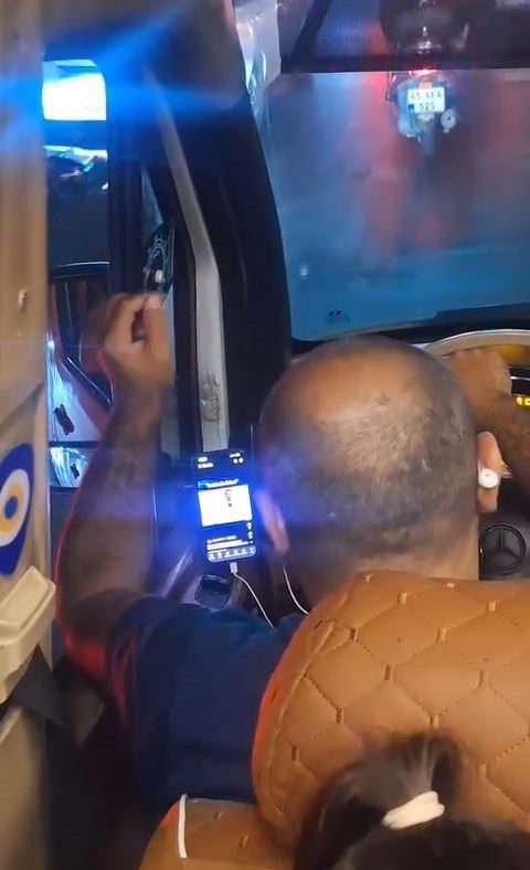 Esenyurt’ta minibüs şoförünün seyir halindeyken vi