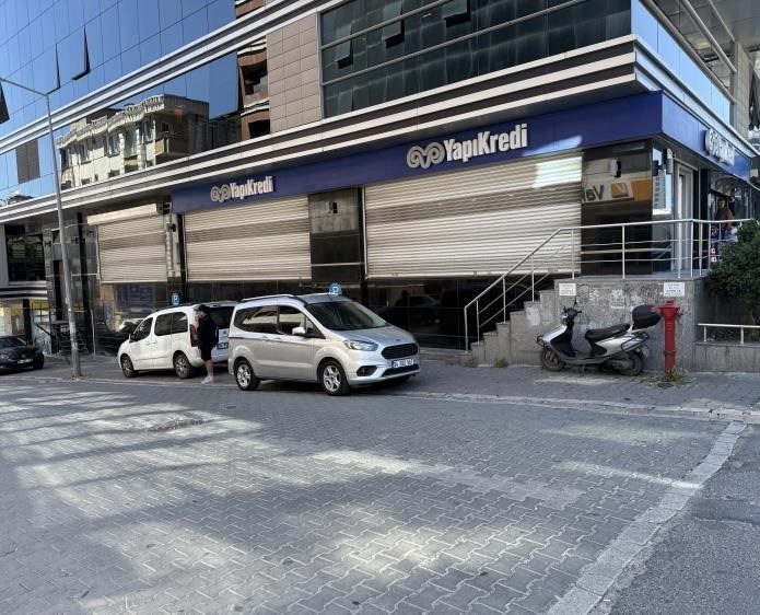 Esenyurt’ta Yapı Kredi Bankası’na silahlı saldırı 