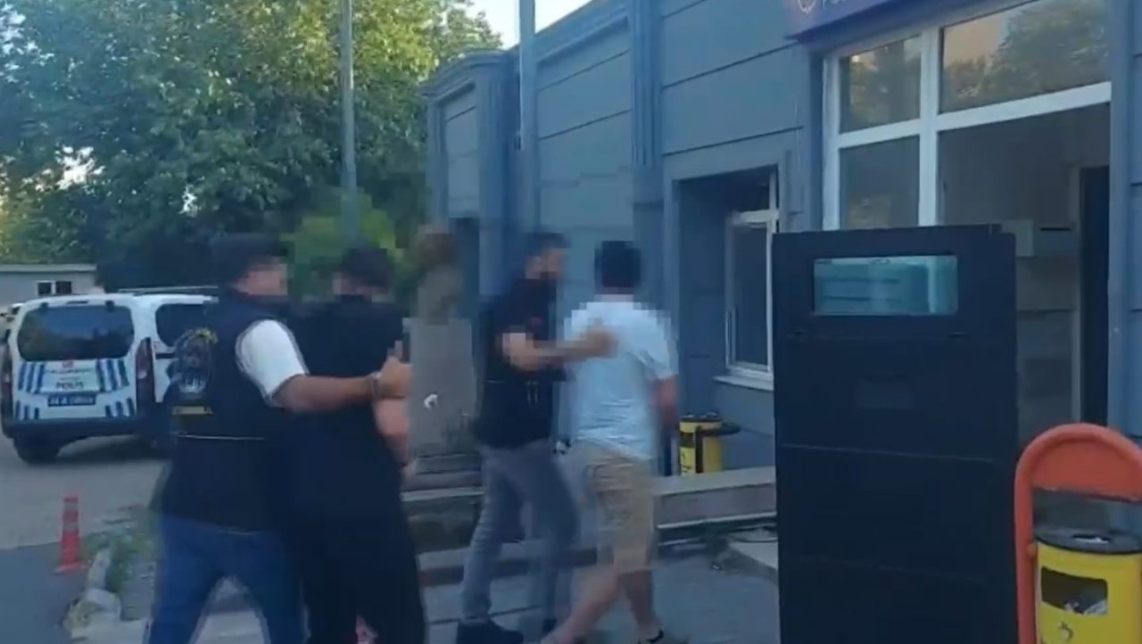 Evlilik hazırlığı yapan genç, nişanlısının önünde bıçaklanar
