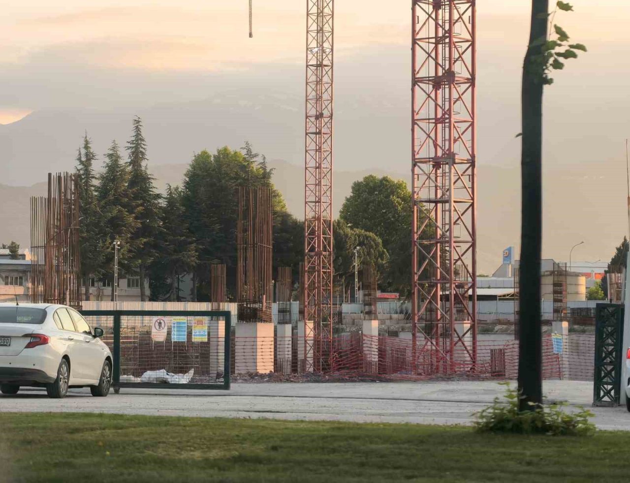 Fabrika inşaatında iş kazası: 1 yaralı