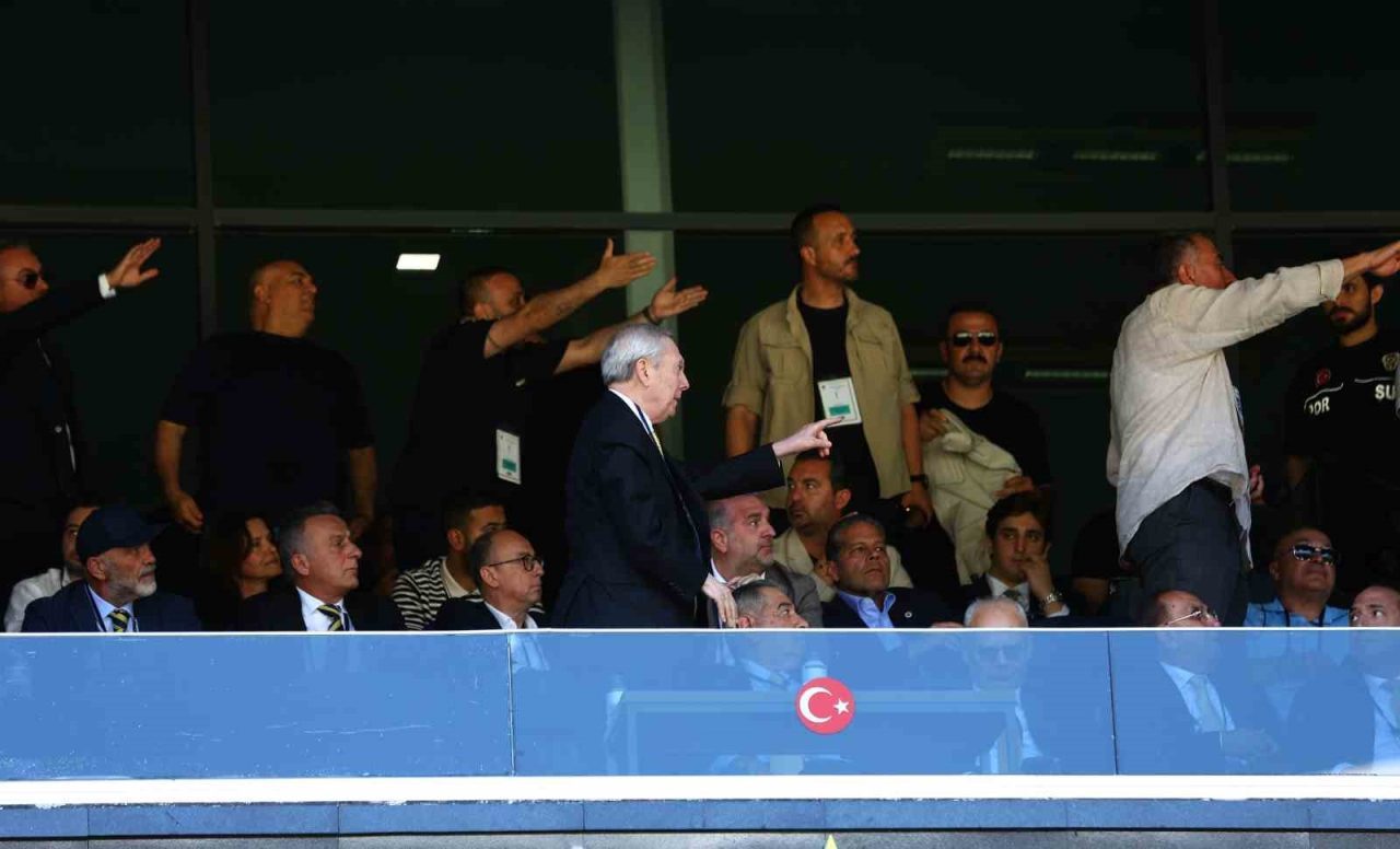 Fenerbahçe olağanüstü seçimli genel kurulunda arbede çıktı