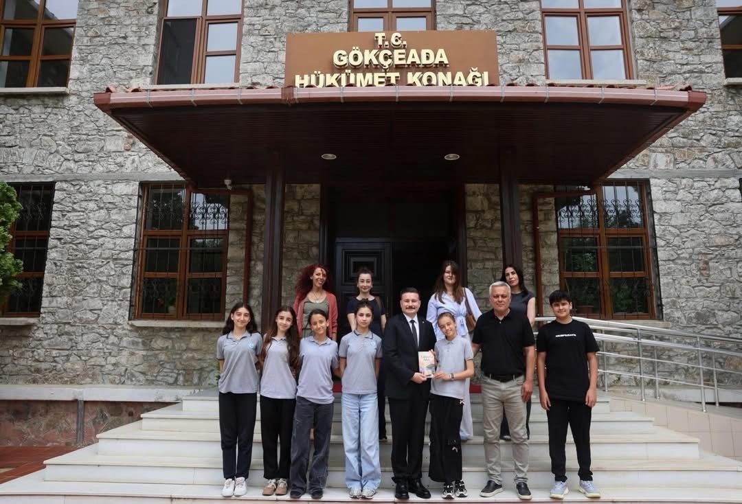 Gökçeada’da Minik Kalemlerden Büyük Başarı: 34 Öğrencinin Eserleri Kitaplaştı