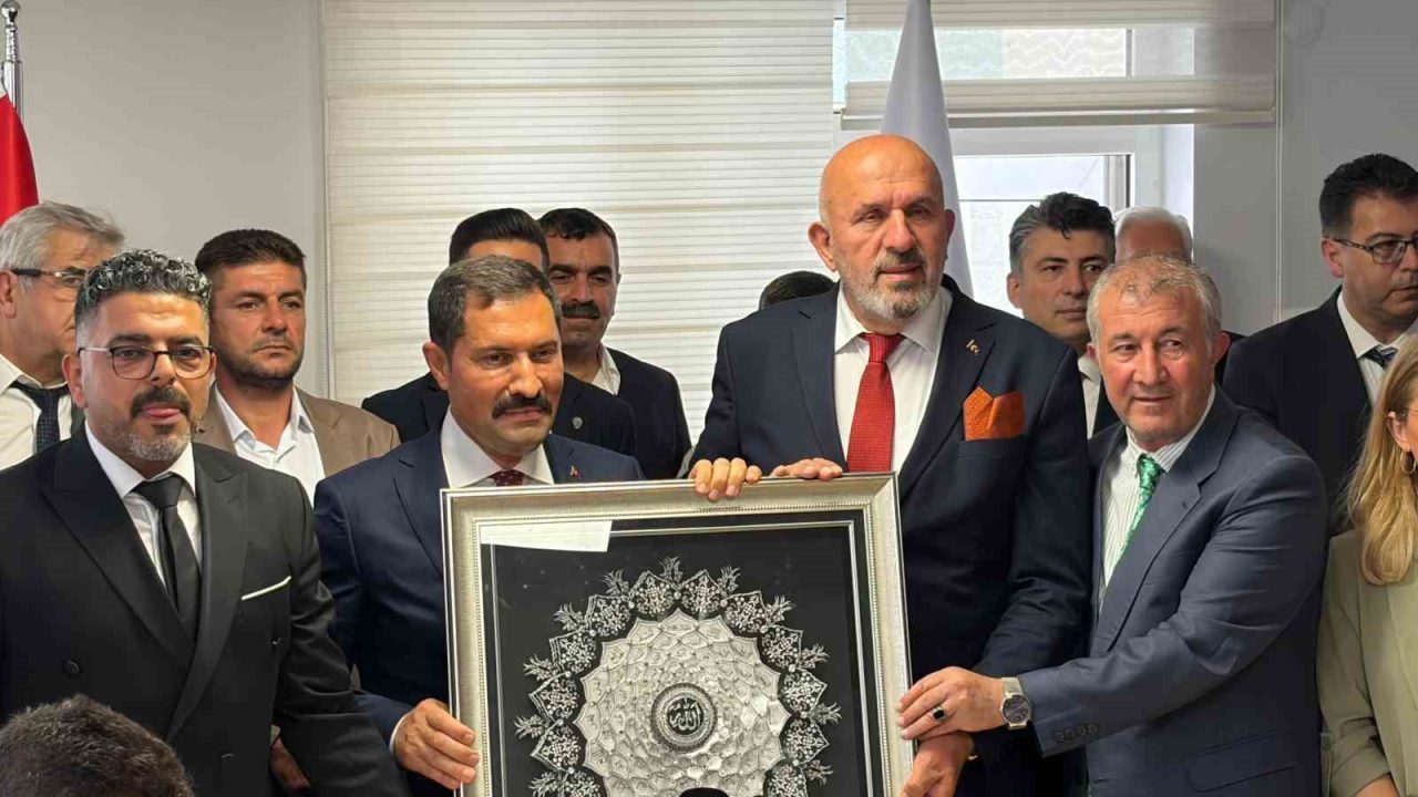 Hatay Valisi Mustafa Masatlı’ya “Yılın Valisi” ödülü verildi