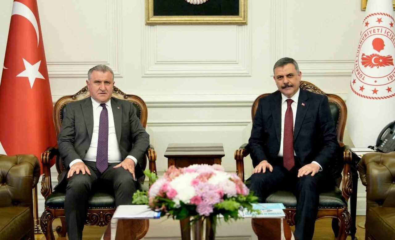 İçişleri Bakanı Çiftçi, Gençlik ve Spor Bakanı Bak
