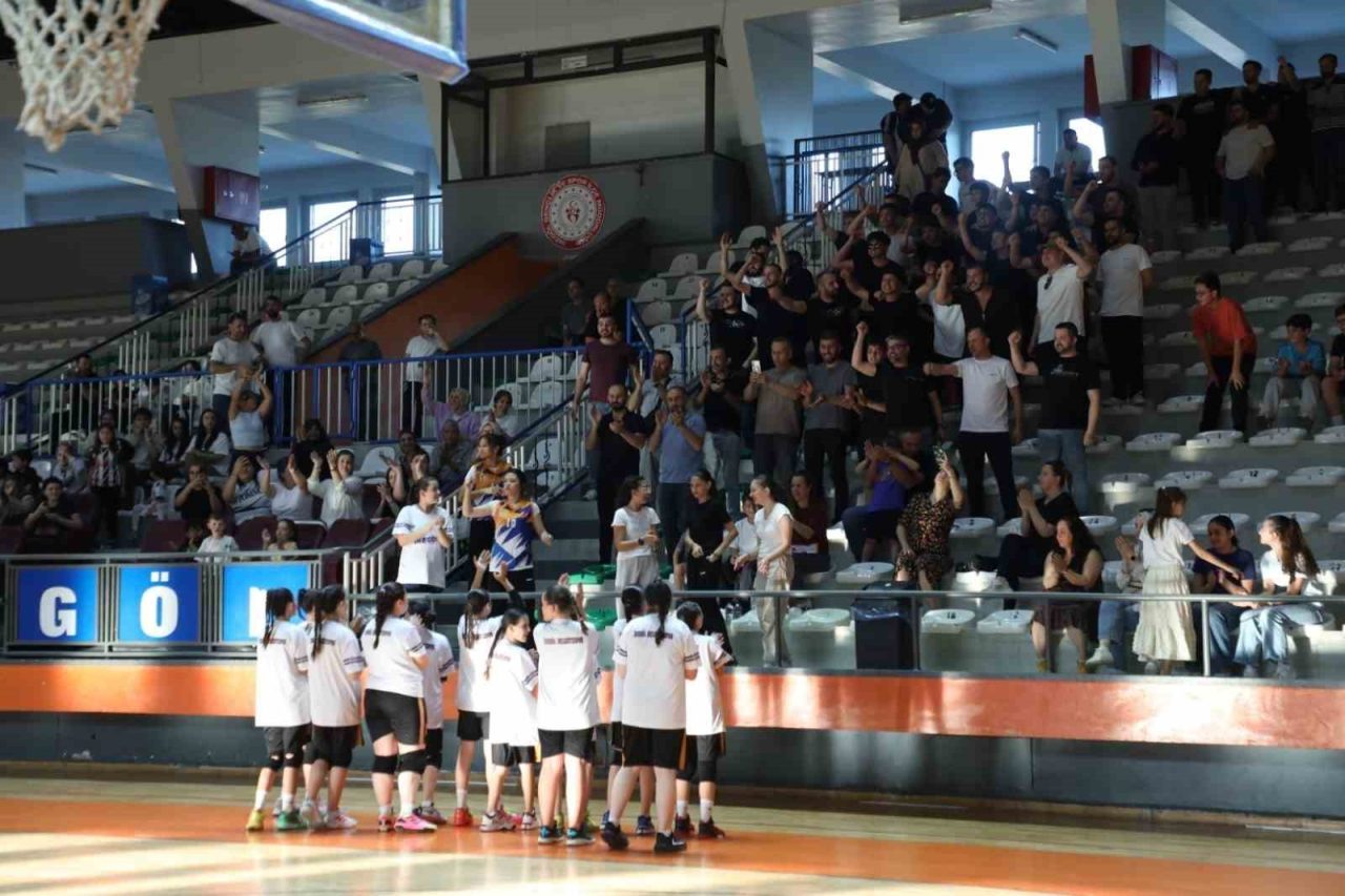 İnegöl Belediyespor U12 Kız Basketbol Takımı Bursa üçüncüsü 