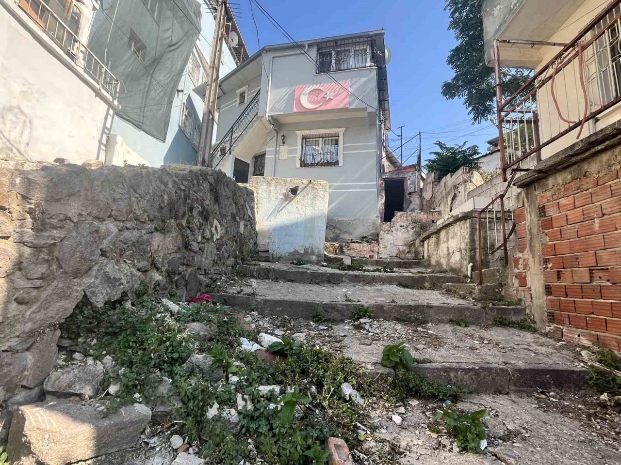 İzmir’de eski koca dehşeti: Kezzap attığı eski karısı öldü, 