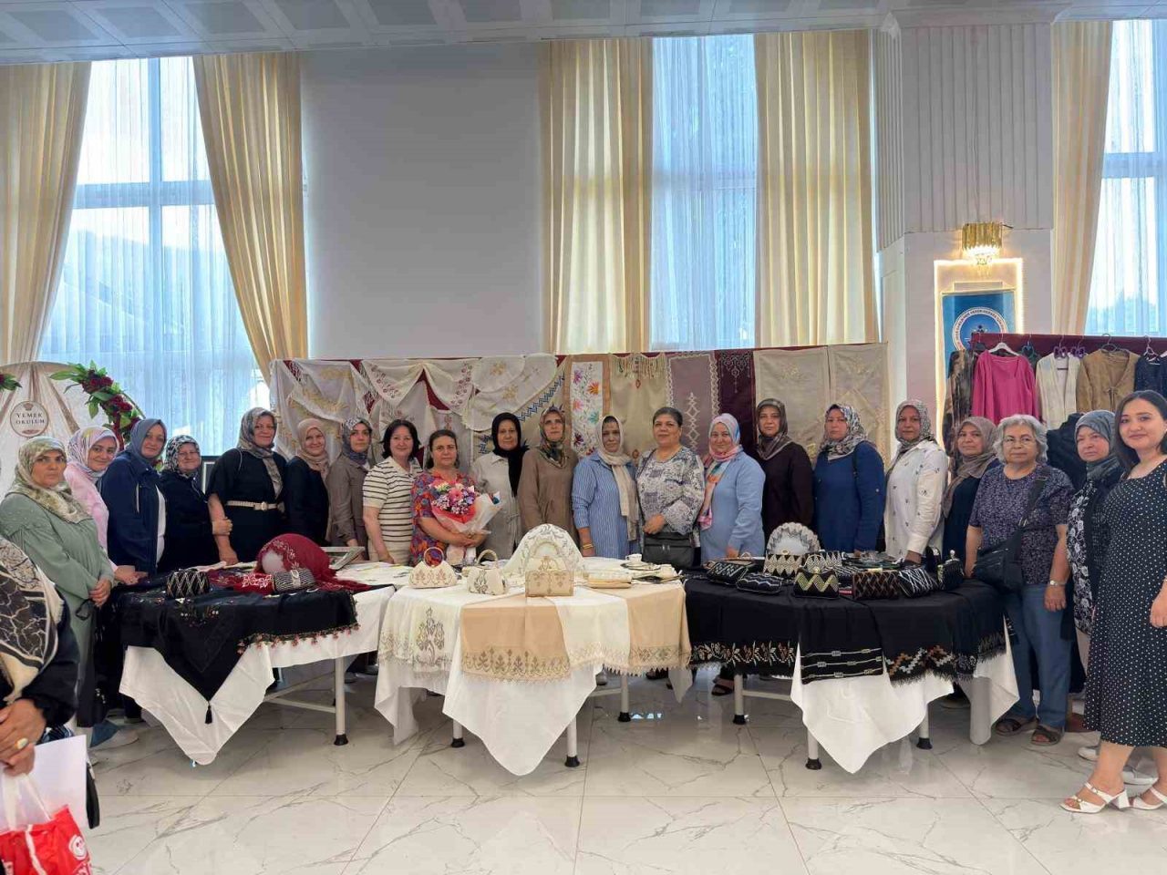 Kınık’ta Halk Eğitim kursiyerlerinden yıl sonu ser