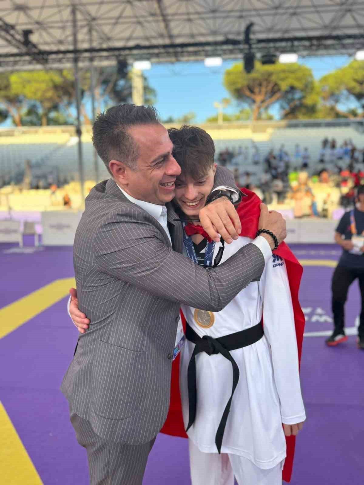 Milli taekwondocu Berkay Erer, Roma’da altın madalya kazandı