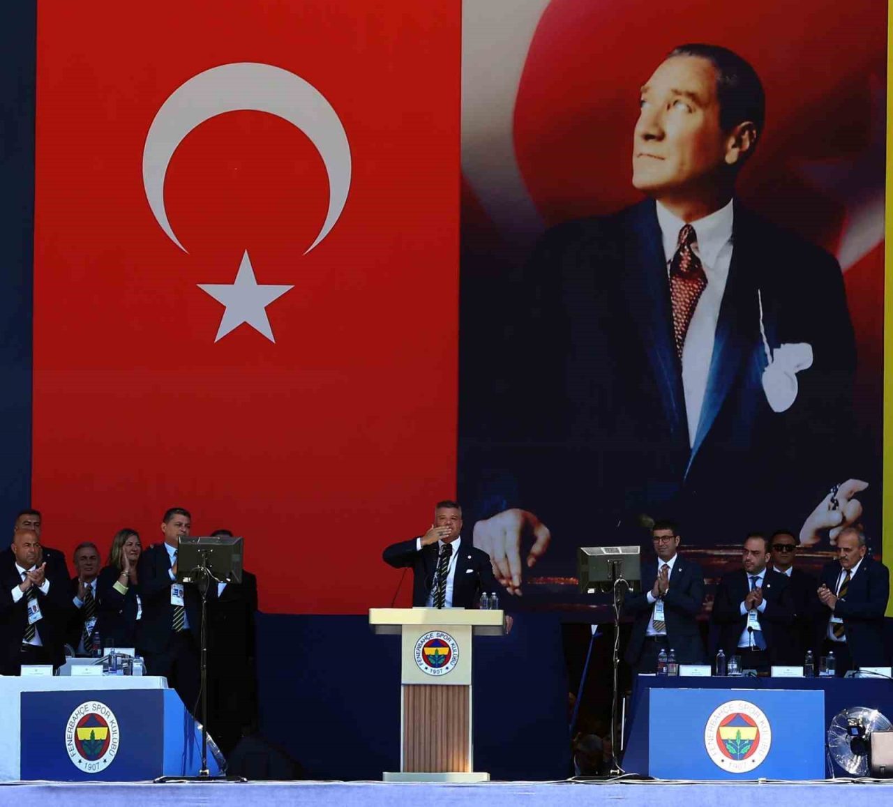 Sadettin Saran: “Bugün buradan alnım ak başım dik şekilde ayrılıyorum”