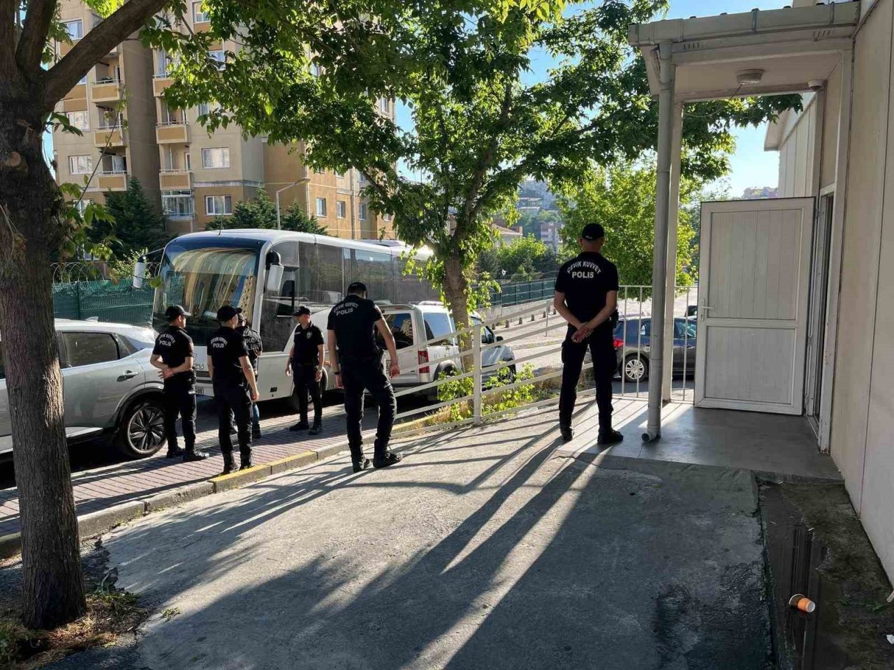 Uyuşturucu soruşturmasında 10 şüpheliye tutuklama 